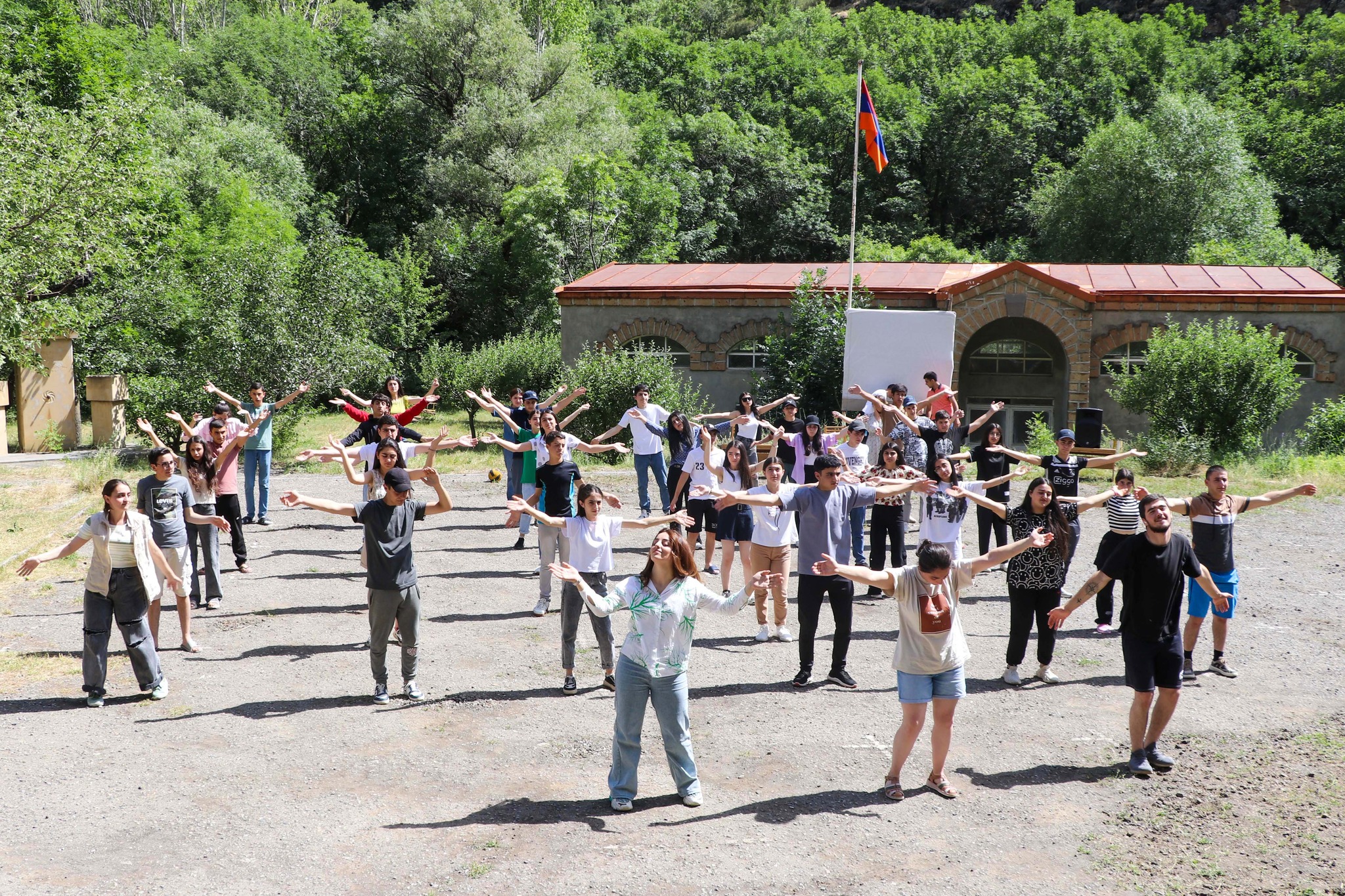 ԵՐԿԱ՜Ր ՍՊԱՍՎԱԾ ԱՄԱՌԱՅԻՆ ՃԱՄԲԱՐՆ ԱՅՍ ԱՆԳԱՄ ՓՆՏՐՈՒՄ Է ԻՐ ՄԱՍՆԱԿԻՑՆԵՐԻՆ